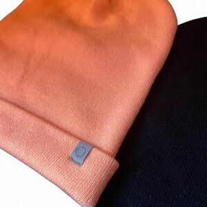 BUNDLE OF 2 CUFFED BEANIES • BLACK • CORAL